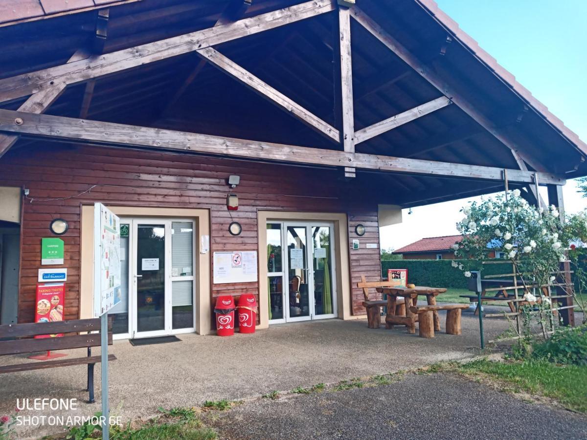Camping Les Hirondelles Bourg-Sainte-Marie Exterior photo