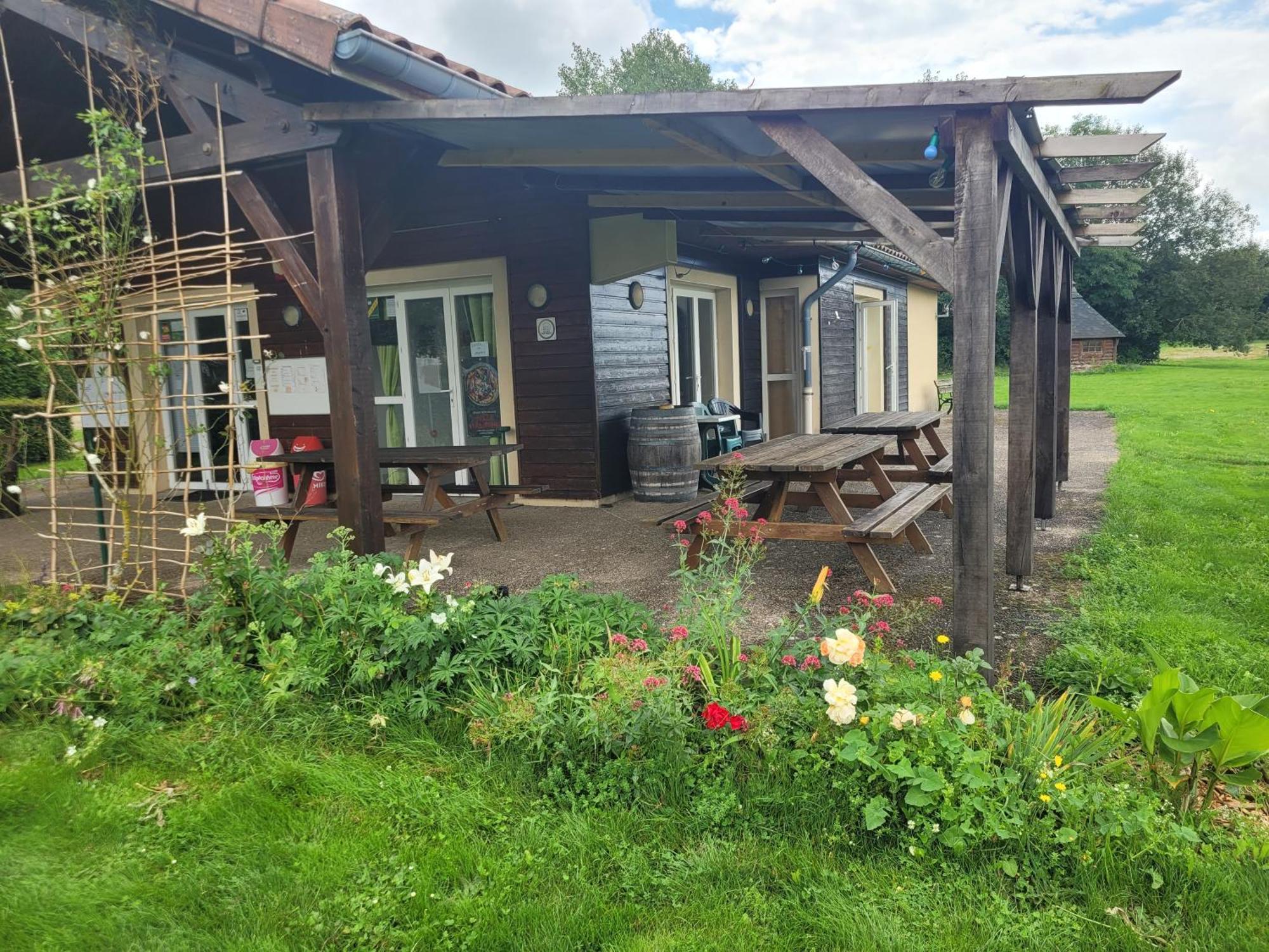 Camping Les Hirondelles Bourg-Sainte-Marie Exterior photo